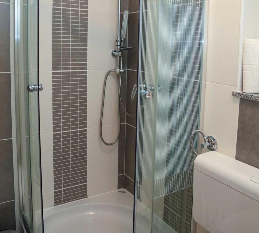 Adrian-Apartments-51511-Malinska-Otok-Krk Primorska 21 외부 사진