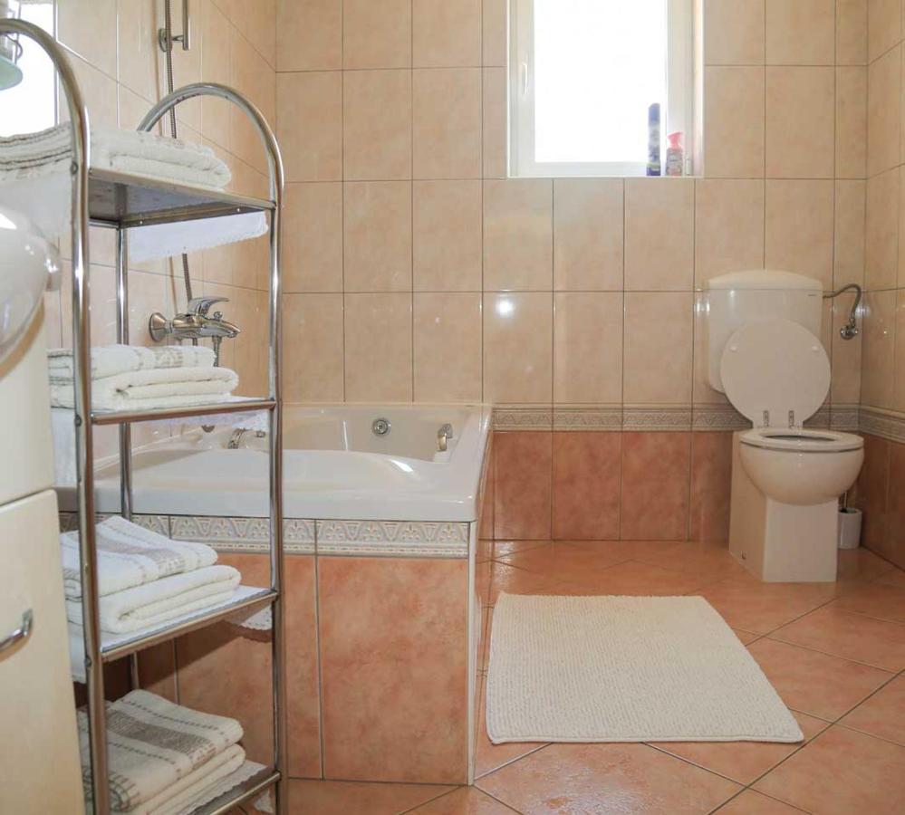 Adrian-Apartments-51511-Malinska-Otok-Krk Primorska 21 외부 사진