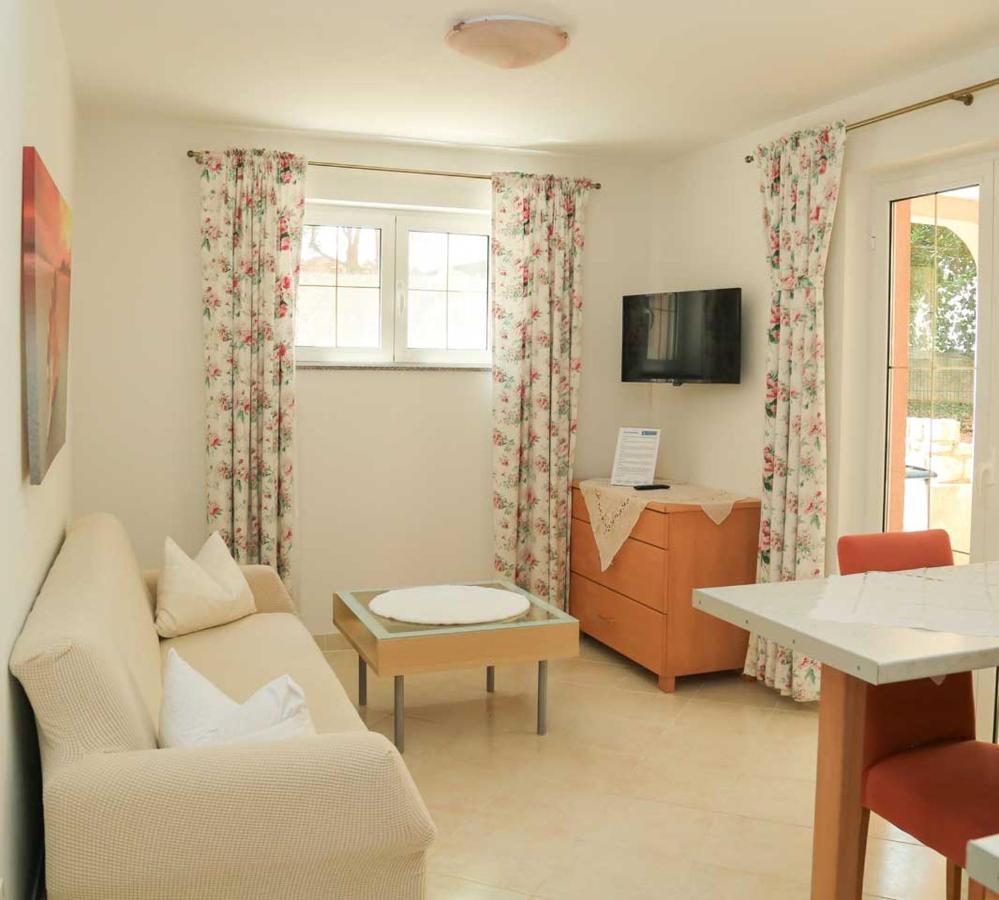 Adrian-Apartments-51511-Malinska-Otok-Krk Primorska 21 외부 사진
